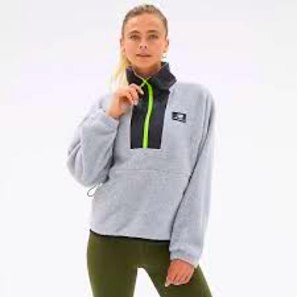 New Balance Wmns Spinnex Fleece Layer Top Women’s Size M Grey Multi
NWOT - Picture 3 of 10